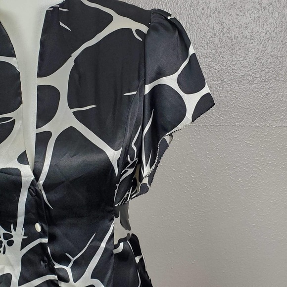 BCBGMaxAzria Black/White Flutter Sleeve Low-Cut Blouse w/Waist Tie S - Picture 4 of 8